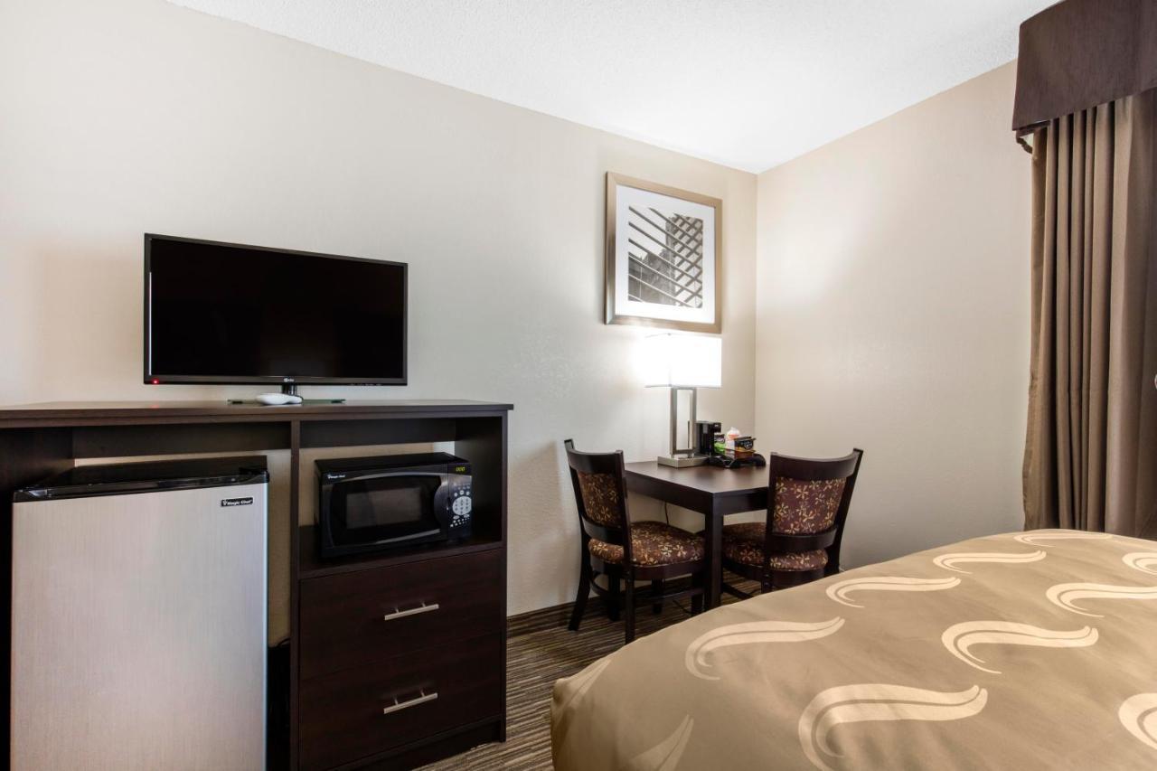 Quality Inn & Suites Metropolis I-24 מראה חיצוני תמונה