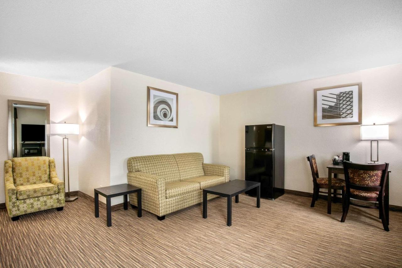 Quality Inn & Suites Metropolis I-24 מראה חיצוני תמונה